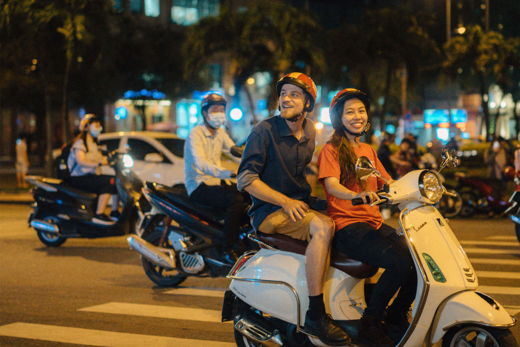 Enjoy-the-night-in-Saigon -Ho Chi minh City